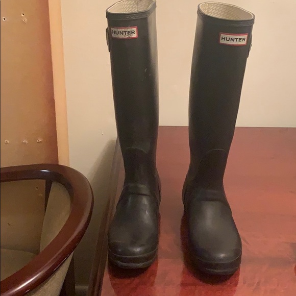 Hunter Shoes - Black hunter boots with white sock